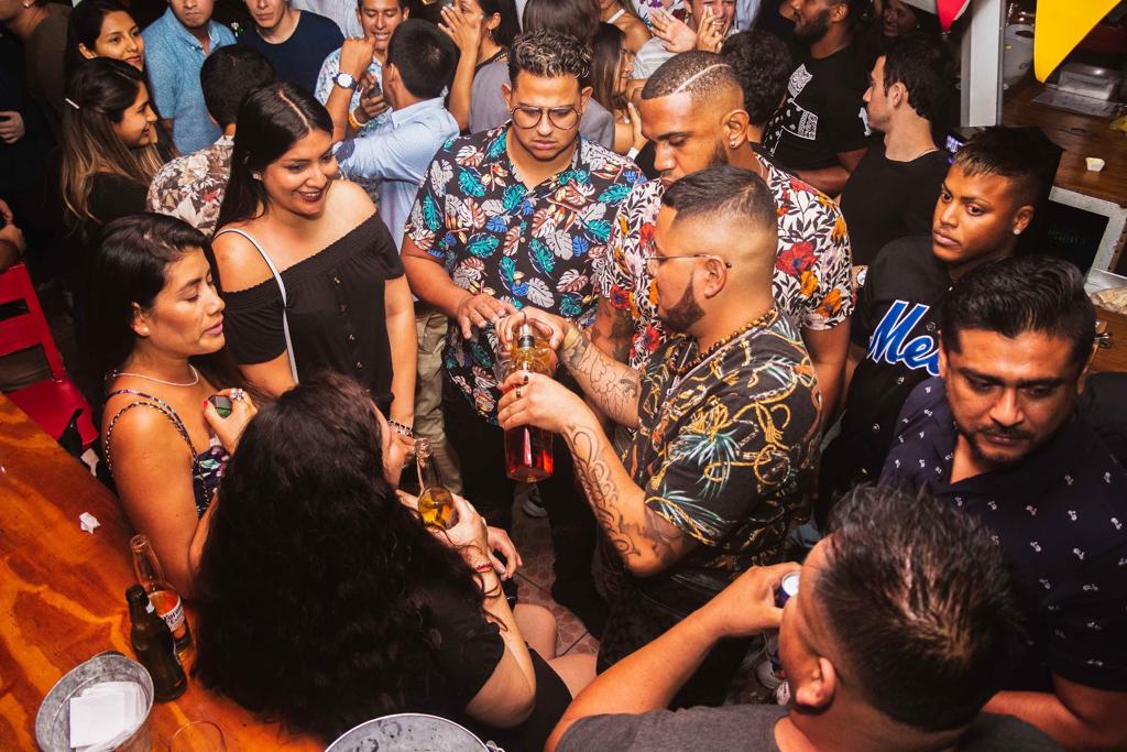 free shots bares de pubcrawl